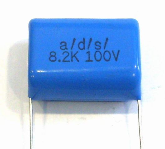 C 8.2/100V kondenzátor